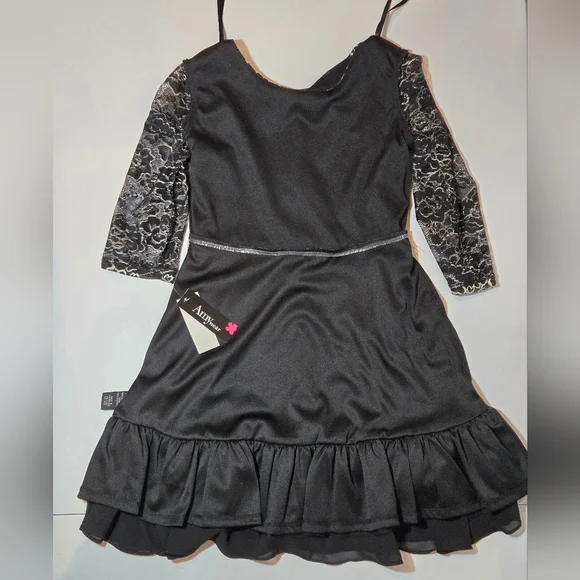 Amy Wear Black Dress With Cream/light Gold Colored Rose Lace Detail - Picture 5 of 8